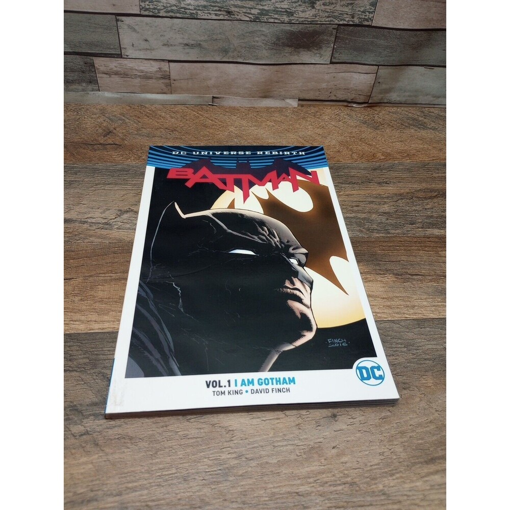 Batman Vol. 1 - "I Am Gotham" Comic Book Tom King, David Flinch EUC